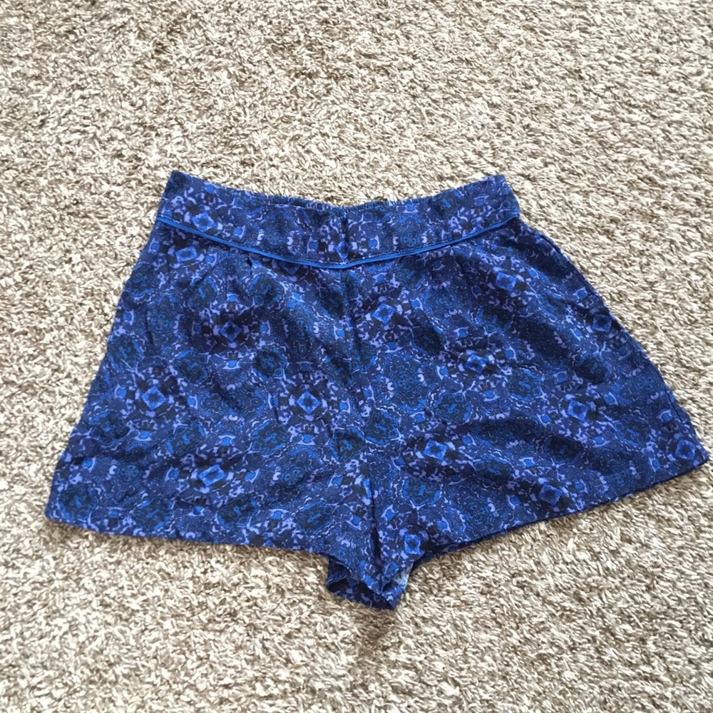 🔮FOREVER 21 SHORTS SIZE S🔮